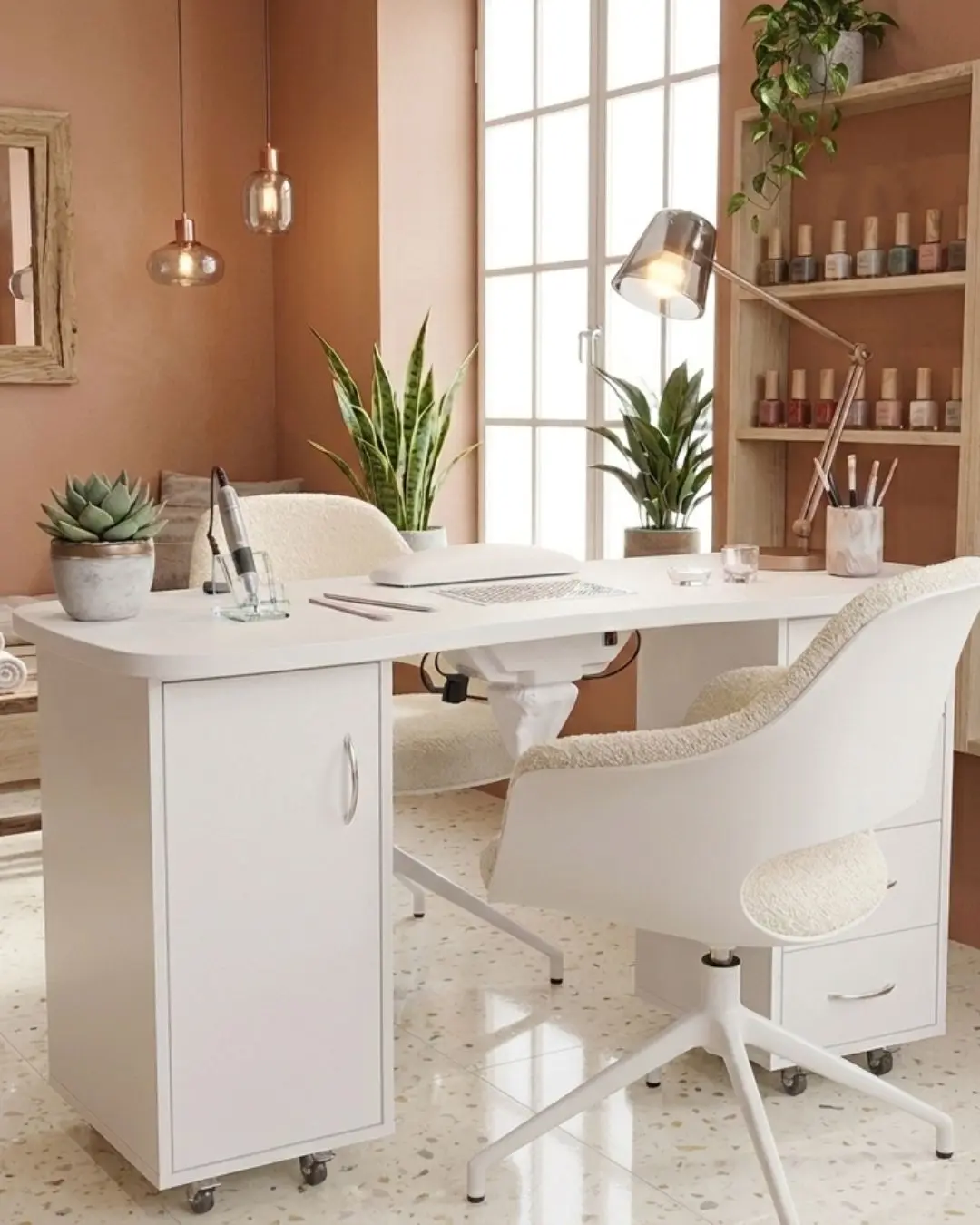 Table manucure professionnelle